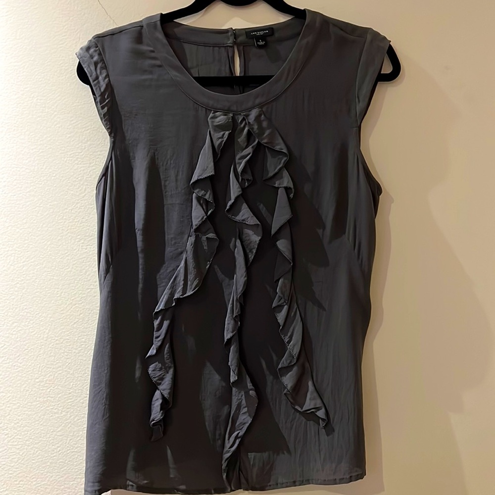Ann Taylor gray silk shell with tuxedo ruffle L